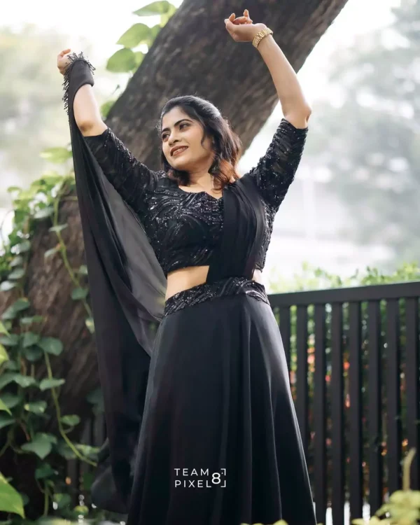 Regal Black Organza Lehenga set - Image 3